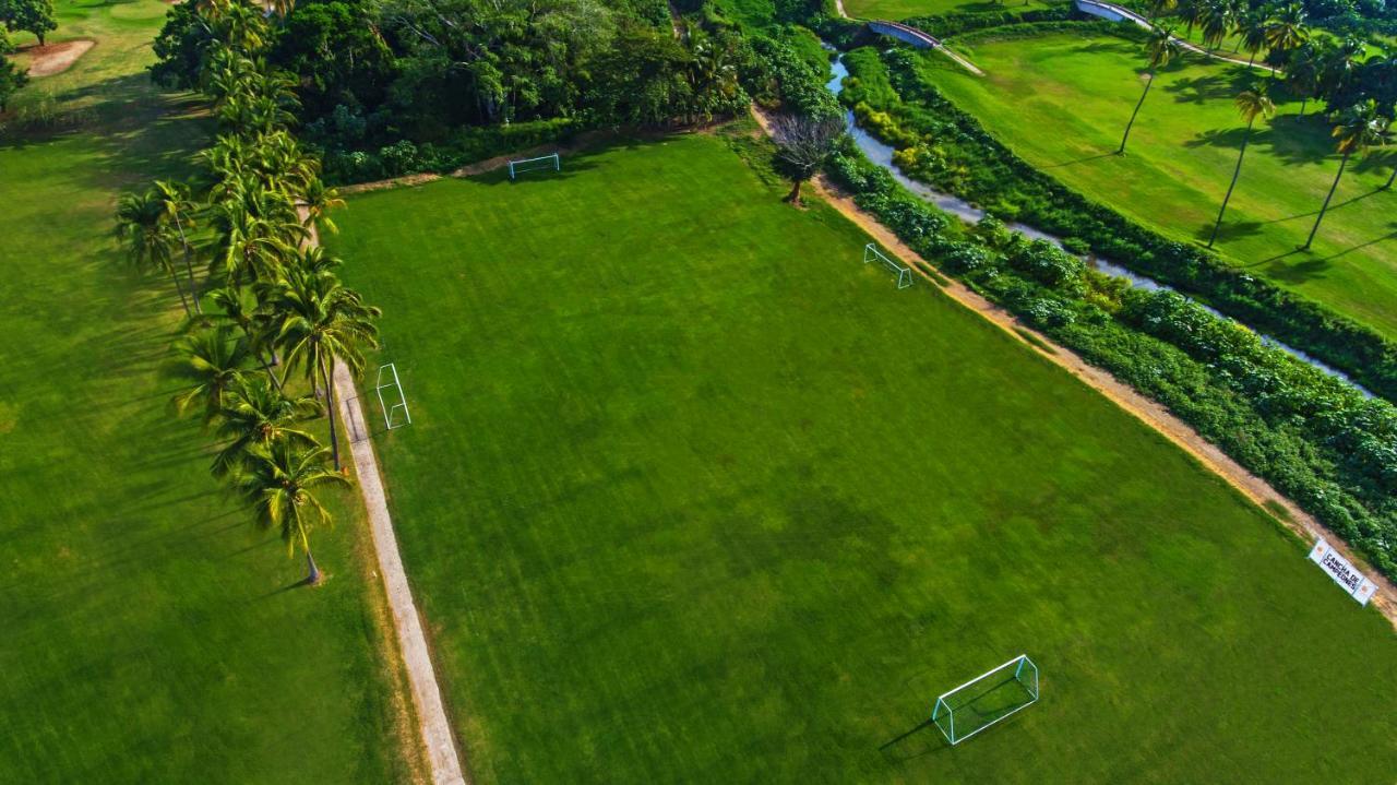 Las Hadas By Brisas مانزانيلو المظهر الخارجي الصورة Aerial view of the football field
