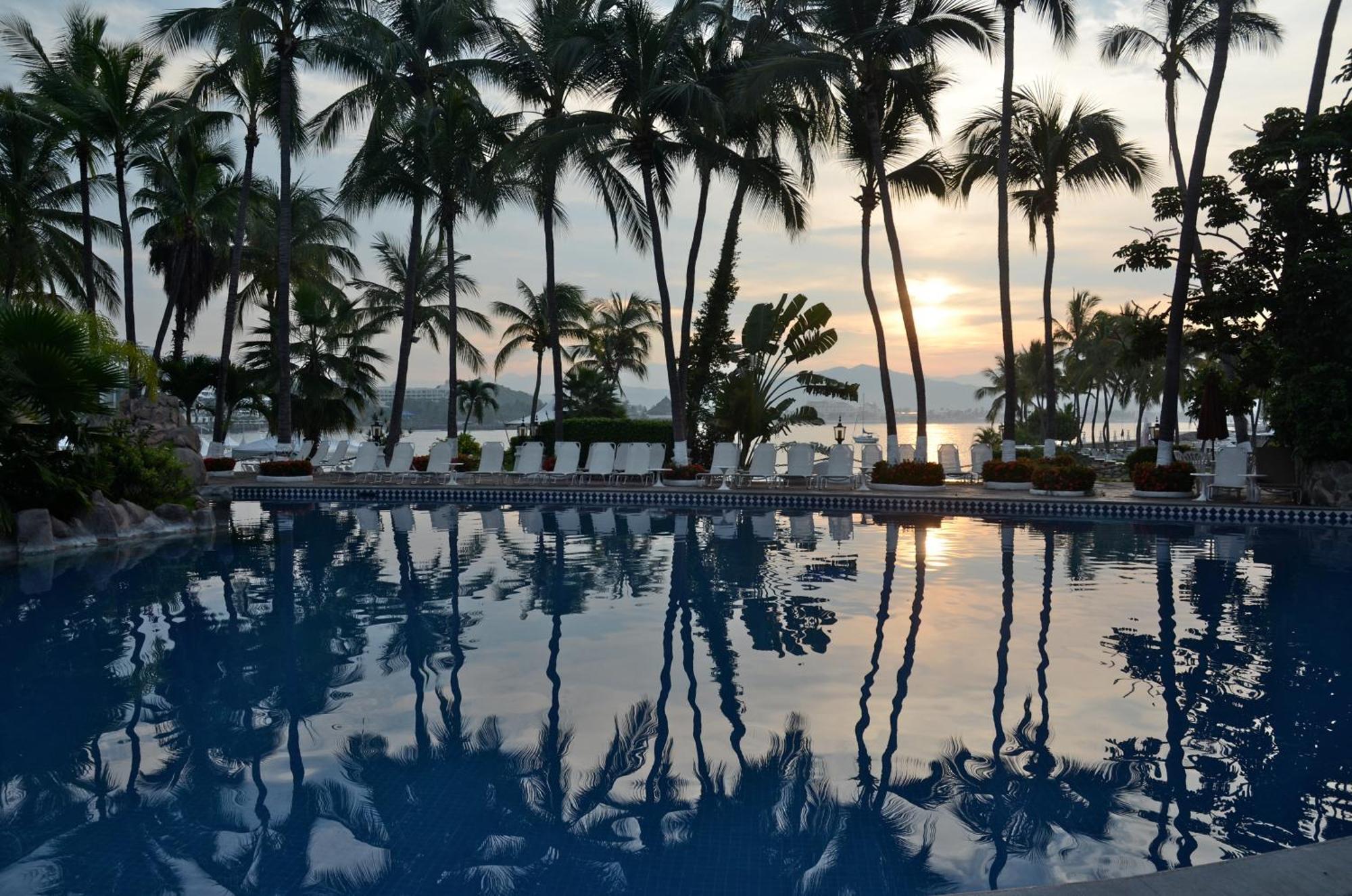 Las Hadas By Brisas مانزانيلو المظهر الخارجي الصورة Sunset at the InterContinental Resort