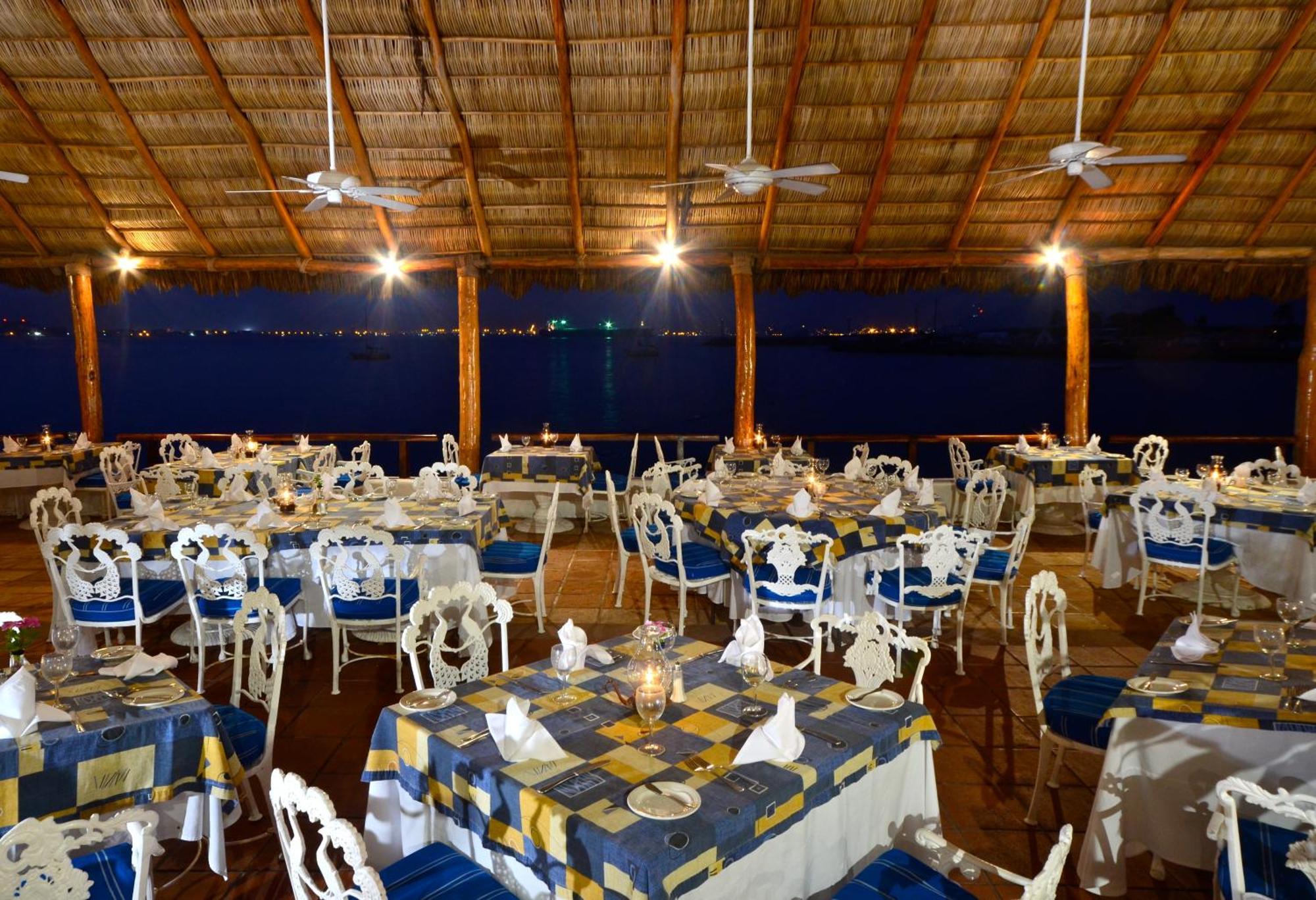Las Hadas By Brisas مانزانيلو المظهر الخارجي الصورة The restaurant at the resort