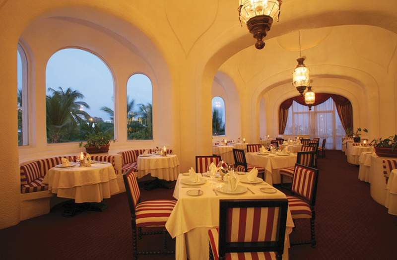 Las Hadas By Brisas مانزانيلو المطعم الصورة The restaurant at the Taj Mahal Palace