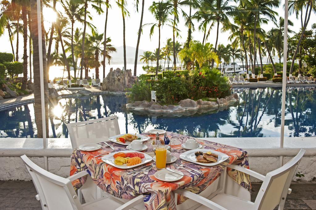 Las Hadas By Brisas مانزانيلو المظهر الخارجي الصورة Breakfast at a resort