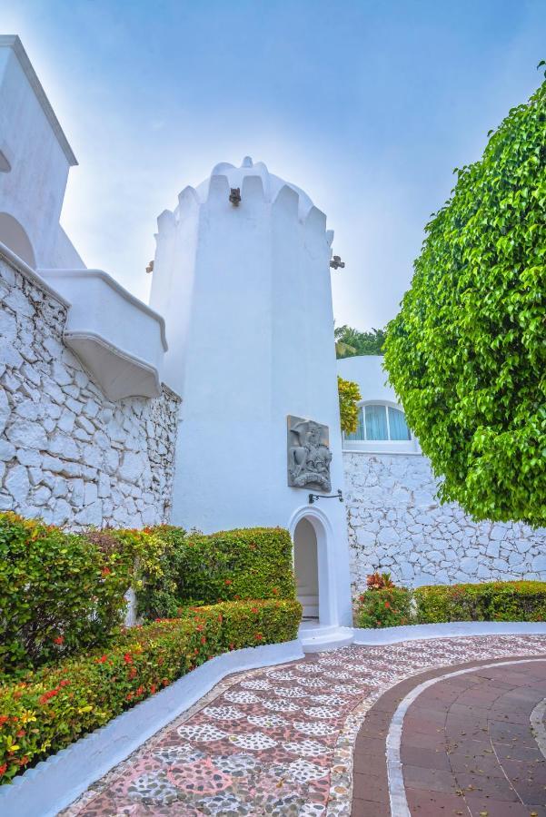 Las Hadas By Brisas مانزانيلو المظهر الخارجي الصورة The Lighthouse at the entrance of the hotel