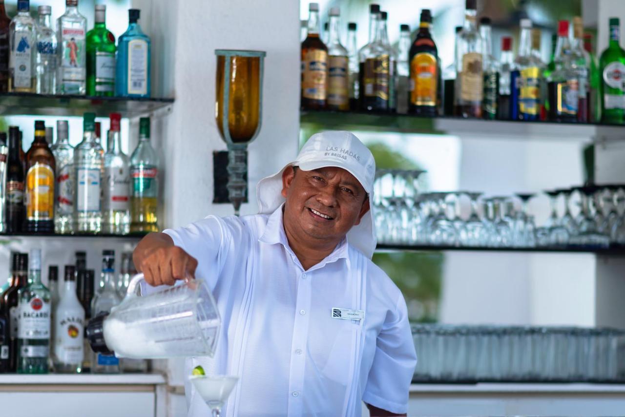 Las Hadas By Brisas مانزانيلو المظهر الخارجي الصورة Bartender at work